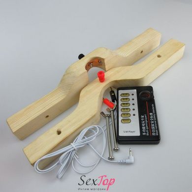 Дерев'яний затискач для пеніса або мошонки з електростимуляцією L IXI52220 фото