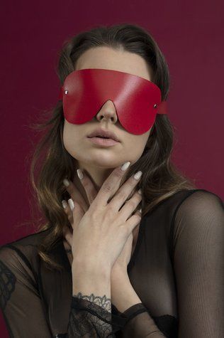 Маска на глаза Feral Feelings - Blindfold Mask, натуральная кожа, красная &mdash;  фото товара 1