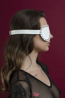 Маска на очі з заклепками Feral Feelings - Blindfold Mask, натуральна шкіра, біла SO3417 фото
