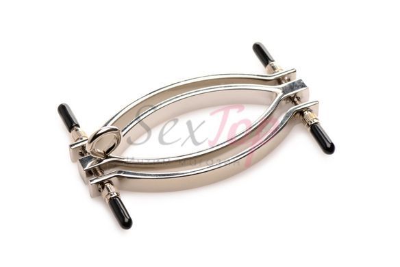 Затискач для статевих губ Master Series: Pussy Tugger Adjustable Vagina Clamp with Chain - фото товару 3